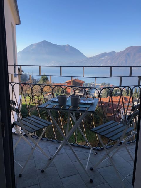 Balcony/Terrace, Lake view