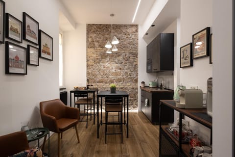 Communal lounge/ TV room, Coffee/tea facilities, Living room, Seating area, Dining area, Communal kitchen