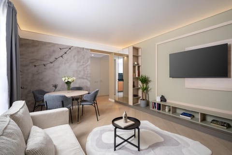 Communal lounge/ TV room, TV and multimedia, Living room, Seating area, Evening entertainment
