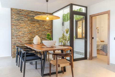 Seating area, Dining area