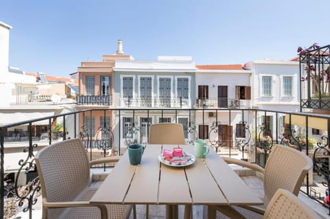 Property building, Day, View (from property/room), Balcony/Terrace, Balcony/Terrace, Living room, Seating area, Dining area