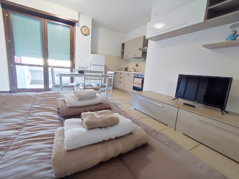 Bed, TV and multimedia, Living room, Bedroom, stove