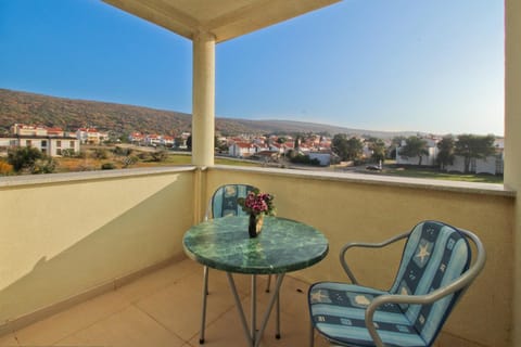 Property building, Day, Natural landscape, View (from property/room), Balcony/Terrace, Seating area, Mountain view