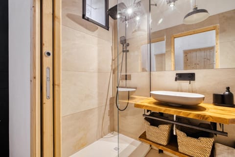 Shower, Bathroom, hair dryier