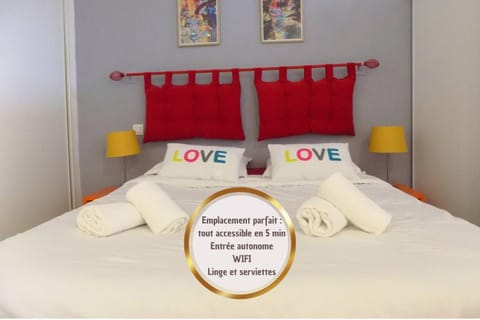 Patio, Bed, Bathroom, TV and multimedia, Coffee/tea facilities, Dining area, flat iron, hair dryier, internet, microwave, oven, stove, toaster, towels, washing machine, kitchen