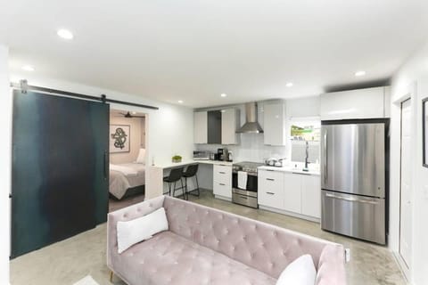 Kitchen or kitchenette, Living room, Seating area, Dining area, oven, stove, toaster