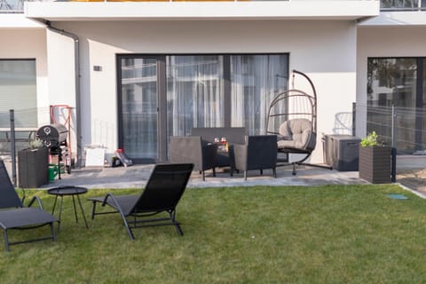 Property building, Day, Garden, Seating area, Garden view, sunbed