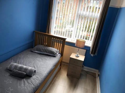 Cozy little house 3 minutes from Brunswick train House in Liverpool