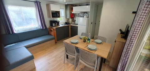 Kitchen or kitchenette, Living room, Dining area
