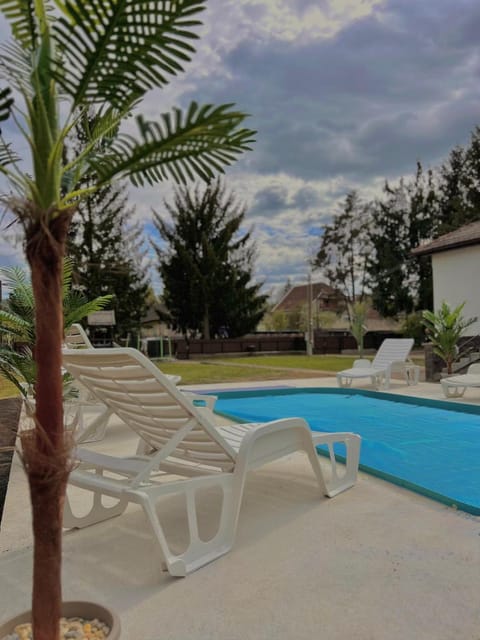 Pool view, Swimming pool, sunbed