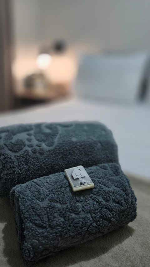 Bedroom, towels