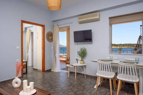 TV and multimedia, Seating area, Sea view