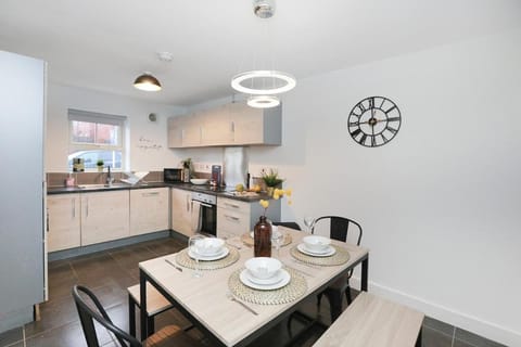 Stunning 4 Bed House in Nottingham Op Hospital Apartment in Nottingham