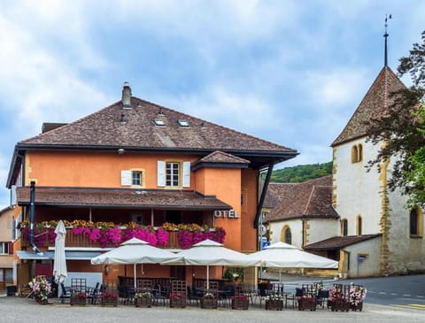 Restaurant/places to eat, Balcony/Terrace