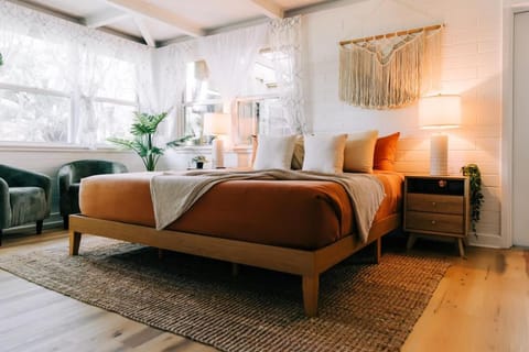 Casa Verde at Duckpond - Mini Golf , Downtown House in Gainesville