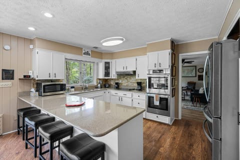 Cosby Mountain Lodge home House in Cosby