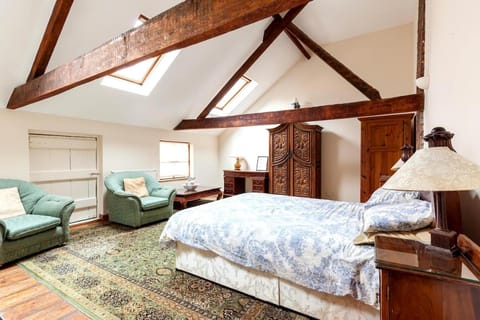 Photo of the whole room, Seating area, Bedroom