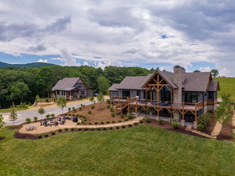 Sunset Valley House in Beech Mountain