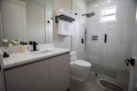 Luxury 4BR Entertainment house with Heated Pool House in Cape Coral