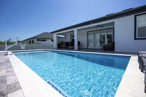 Day, Pool view, Swimming pool, Swimming pool, sunbed