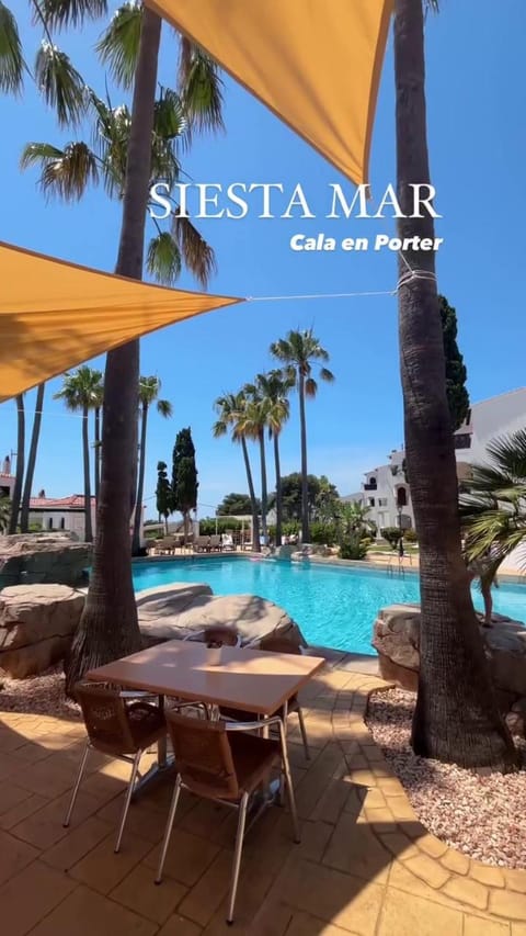 Restaurant/places to eat, Swimming pool