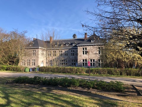 Appartement confortable proche centre et idéal pour ULiège Sart Tilman Apartment in Liège