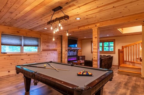 Lazy Oaks Lodge House in Brushy Fork