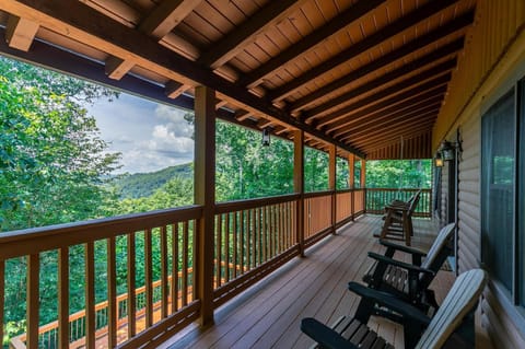 Lazy Oaks Lodge House in Brushy Fork