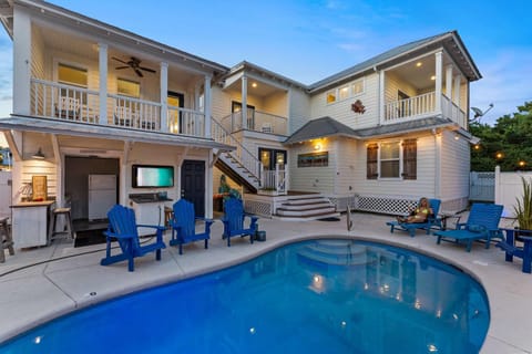 Patio, Balcony/Terrace, Evening entertainment, Pool view, Swimming pool, sunbed