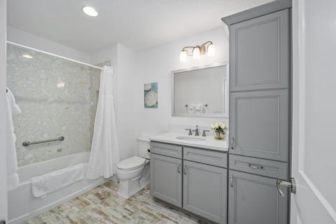 Shower, Toilet, Bathroom, Bath, towels