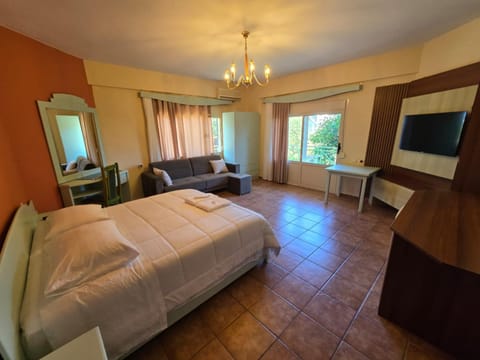 Photo of the whole room, Seating area, Bedroom