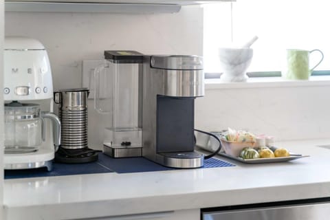 Fairbrook Home - Chic Design Saltwater Pool with Hot Tub House in Mesa