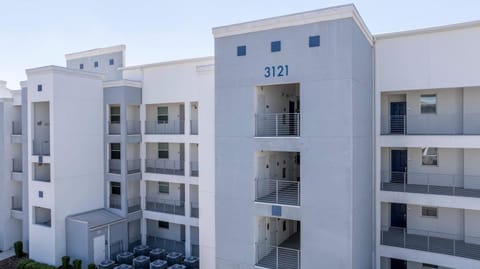 Gorgeous 2Bd Close to Disney at Storey Lake Resort House in Kissimmee