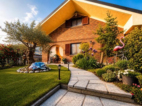 Property building, Spring, Day, Garden, Garden view