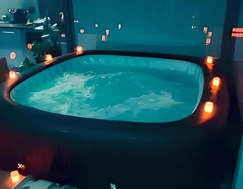 Night, Hot Tub