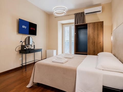 Bed, TV and multimedia, Bedroom, air conditioner
