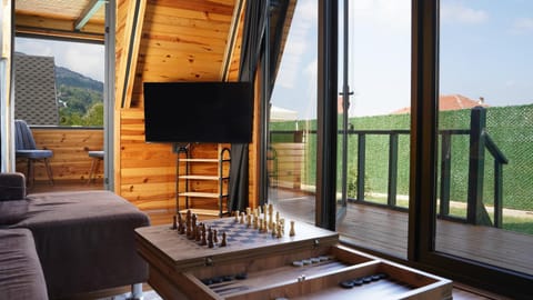 Patio, Communal lounge/ TV room, Day, Natural landscape, TV and multimedia, View (from property/room), Balcony/Terrace, Evening entertainment, Mountain view