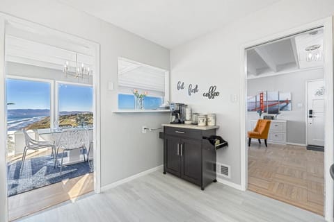 30 - Gem by the sea none-obstructive ocean view Villa in Daly City