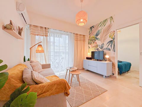 Living room, Photo of the whole room