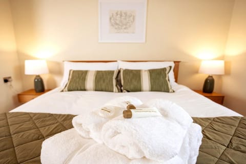 Bed, Photo of the whole room, Bedroom, towels