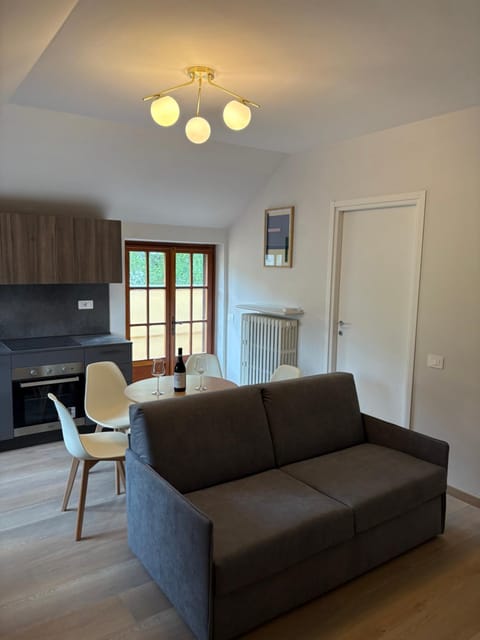 Seating area, kitchen