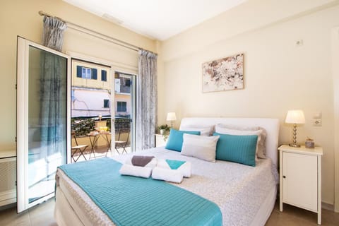 Bed, Balcony/Terrace, Decorative detail, Bedroom