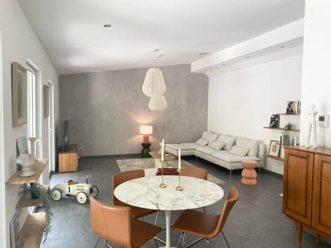 TV and multimedia, Living room, Seating area, Dining area, Dinner