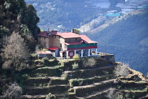 Property building, Day, Natural landscape, Bird's eye view, Mountain view