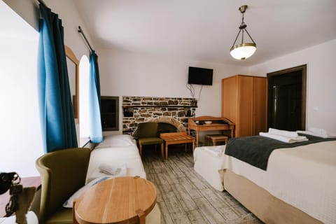 Ξενώνας Οικία Φαρδύ Bed and Breakfast in Evros, Greece