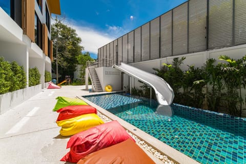 Day, Pool view, Swimming pool, sunbed