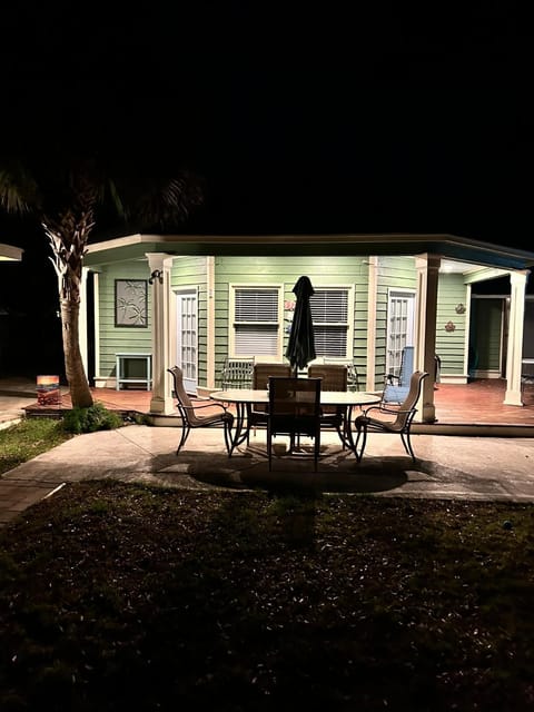 pet friendly, private, spacious and ready for you! Vacation rental in James Island