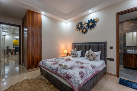 Bed, Photo of the whole room, Bedroom, towels, wardrobe