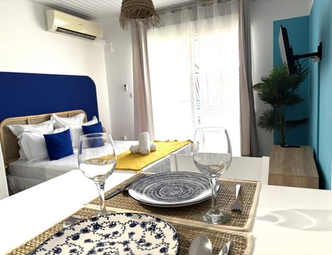 Seating area, Dining area, Meals