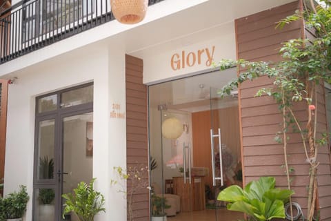 Property building, Facade/entrance, Day